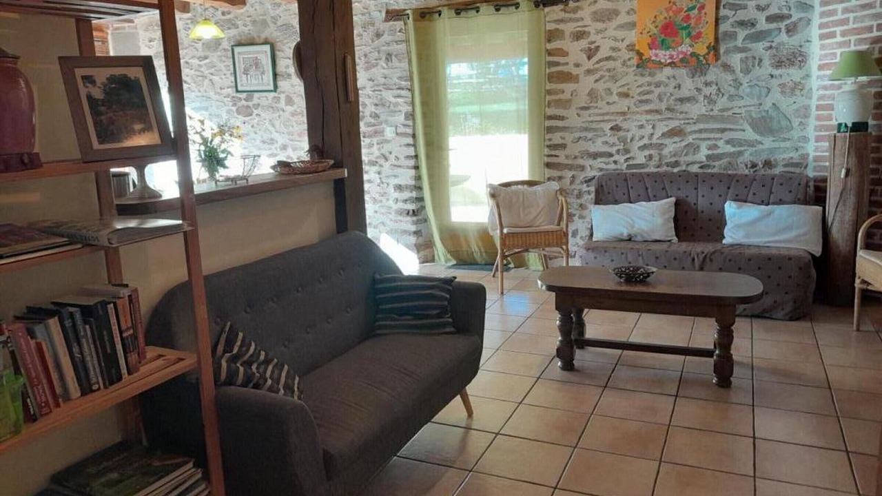 Photo of Livingroom in Saint-Constant-Fournoules