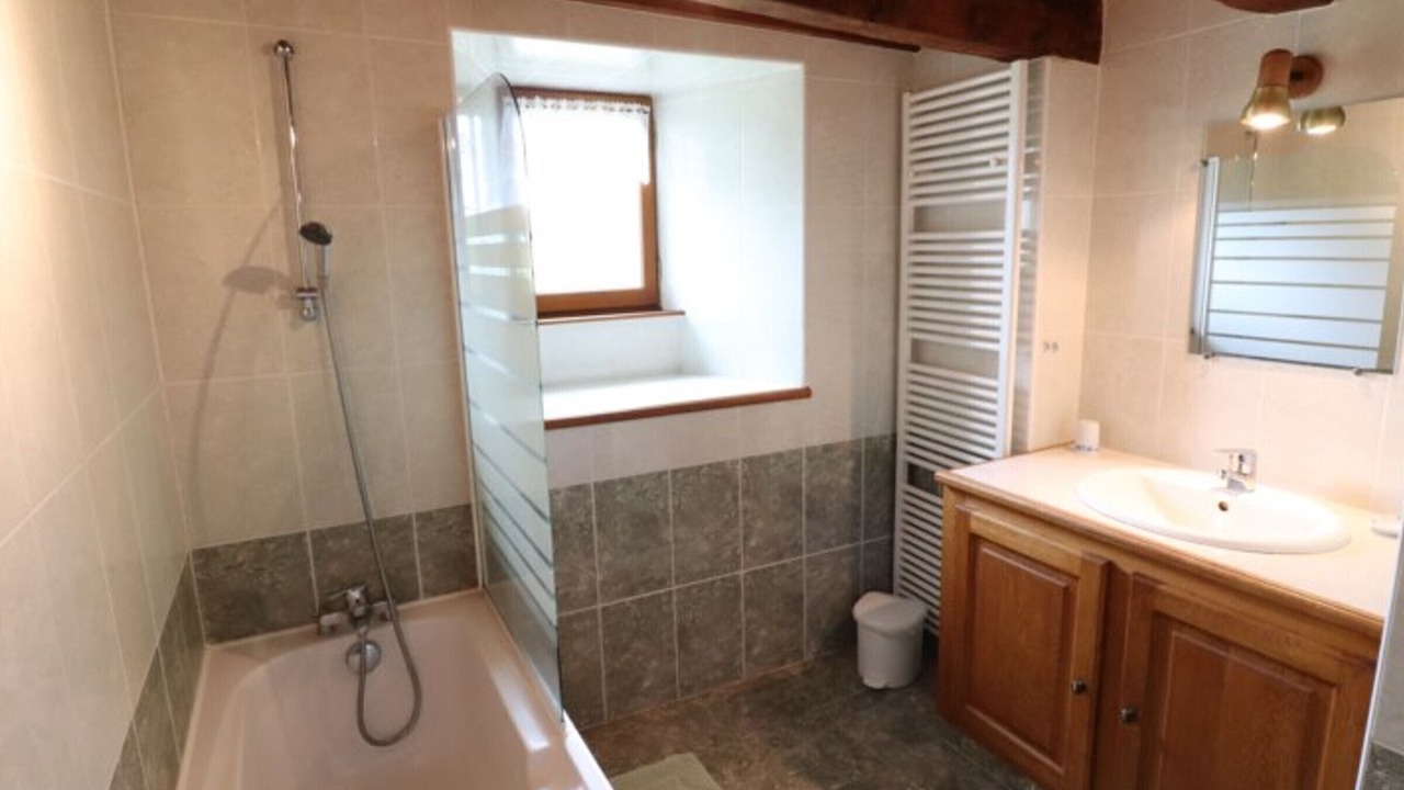 Photo of Bathroom in Jabrun