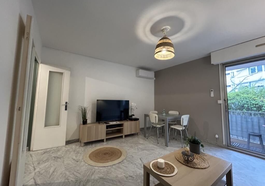 Photo of Livingroom in Hopitaux-Facultes