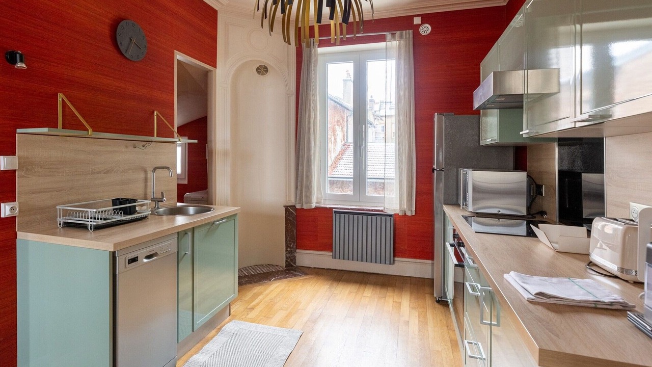 Photo of Kitchen in Poincare - Foch - Anatole France - Croix de Bourgogne