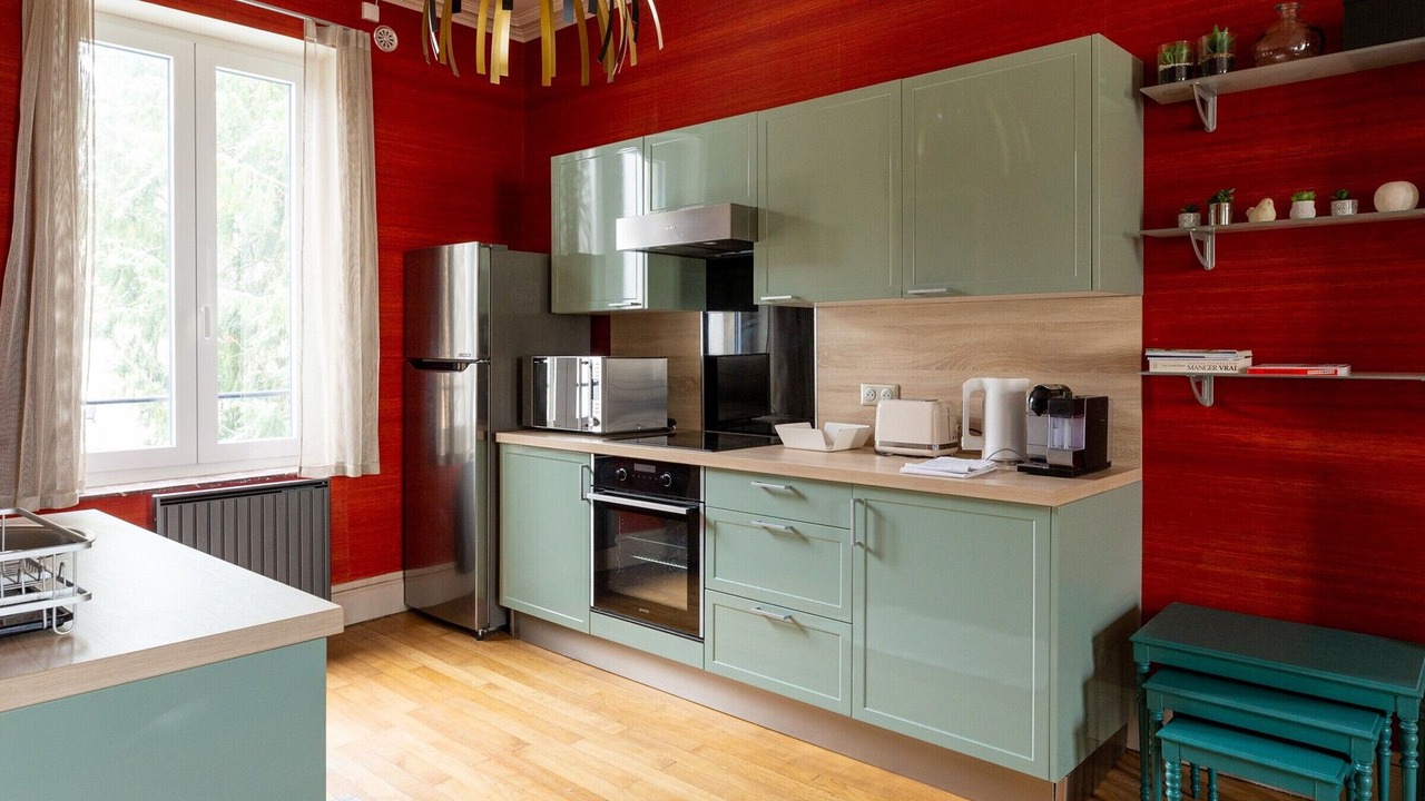 Photo of Kitchen in Poincare - Foch - Anatole France - Croix de Bourgogne