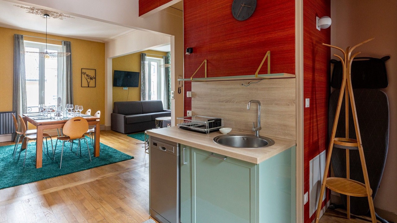 Photo of Kitchen in Poincare - Foch - Anatole France - Croix de Bourgogne