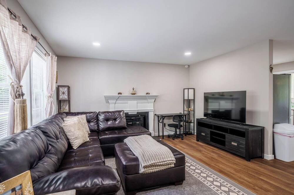 Photo of Livingroom in Bynum