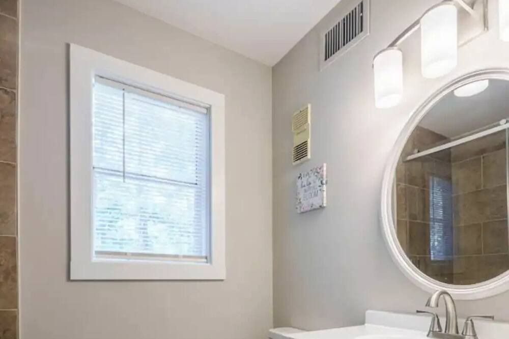 Photo of Bathroom in Bynum