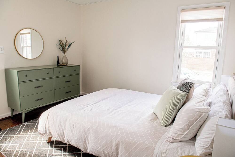 Photo of Bedroom in Grosse Pointe Woods
