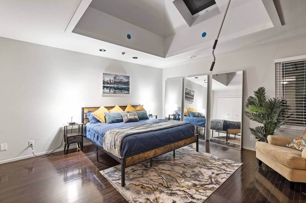 Photo of Others in Sleepy Hollow