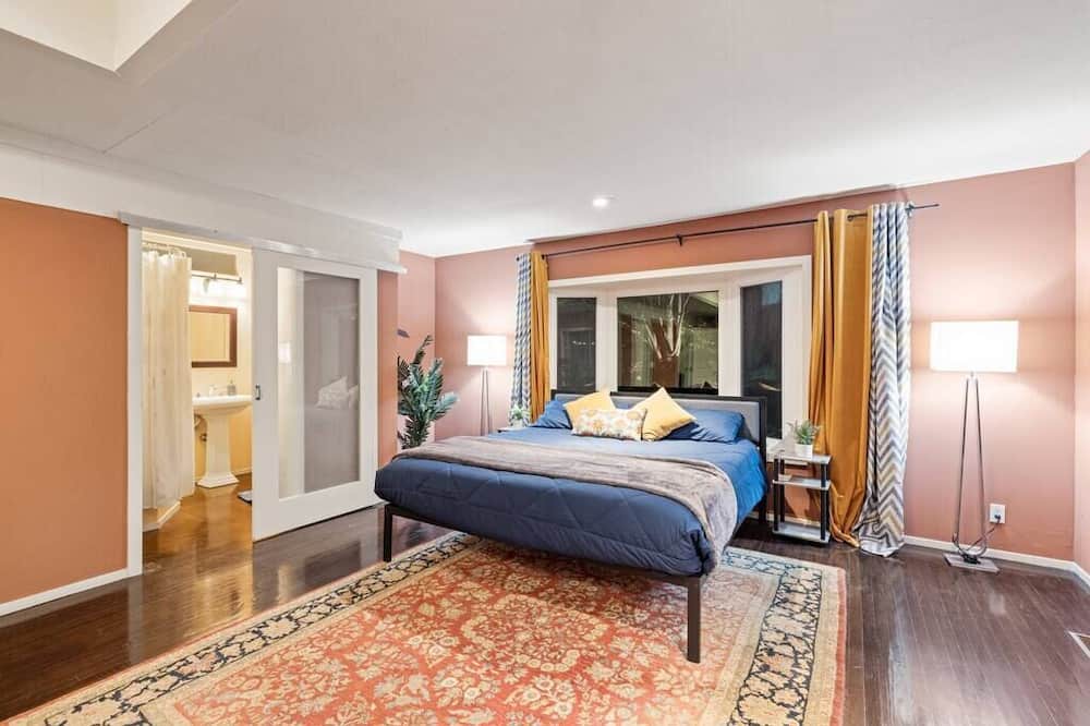 Photo of Others in Sleepy Hollow