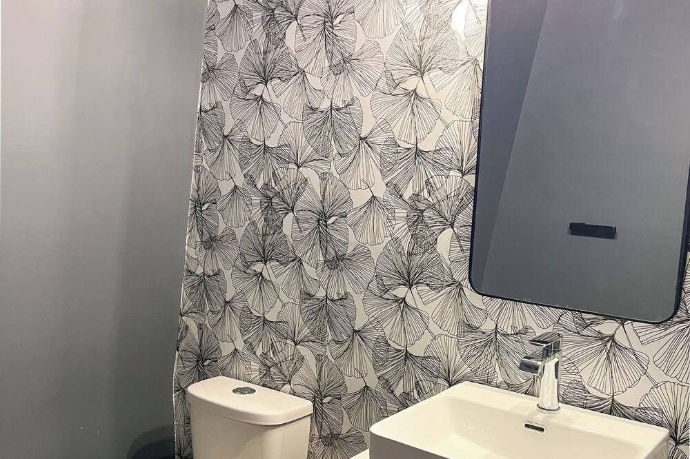 Photo of Bathroom in Parkdale