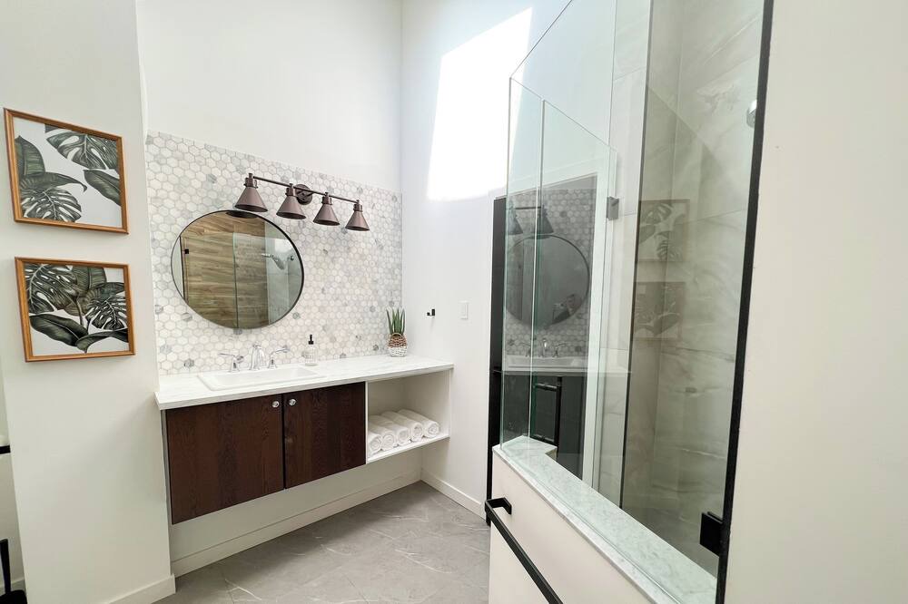 Photo of Bathroom in Parkdale