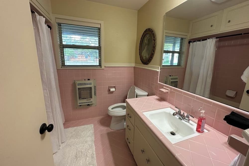 Photo of Bathroom in Carmine