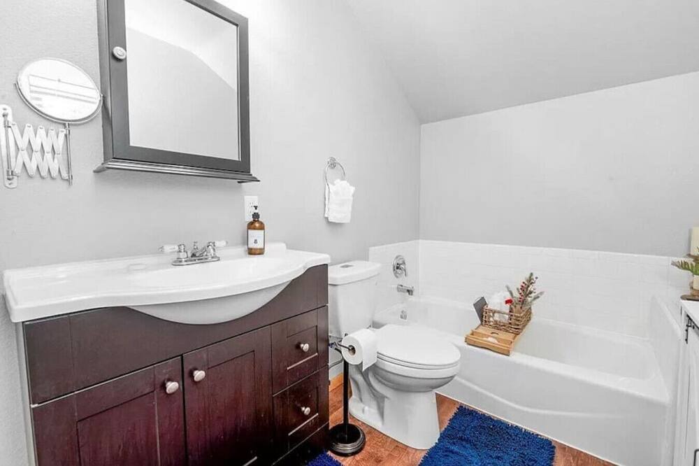 Photo of Bathroom in Peter Pan