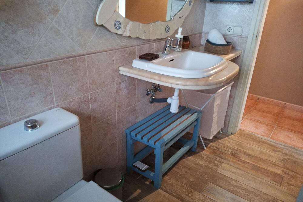 Photo of Bathroom in Vallromanes