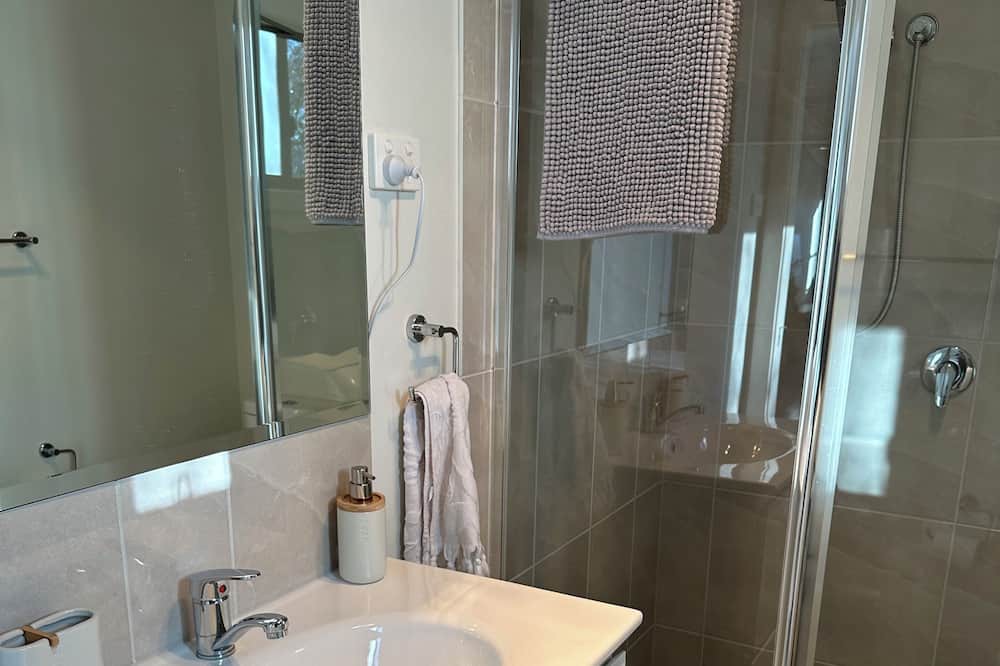 Photo of Bathroom in Louth Park