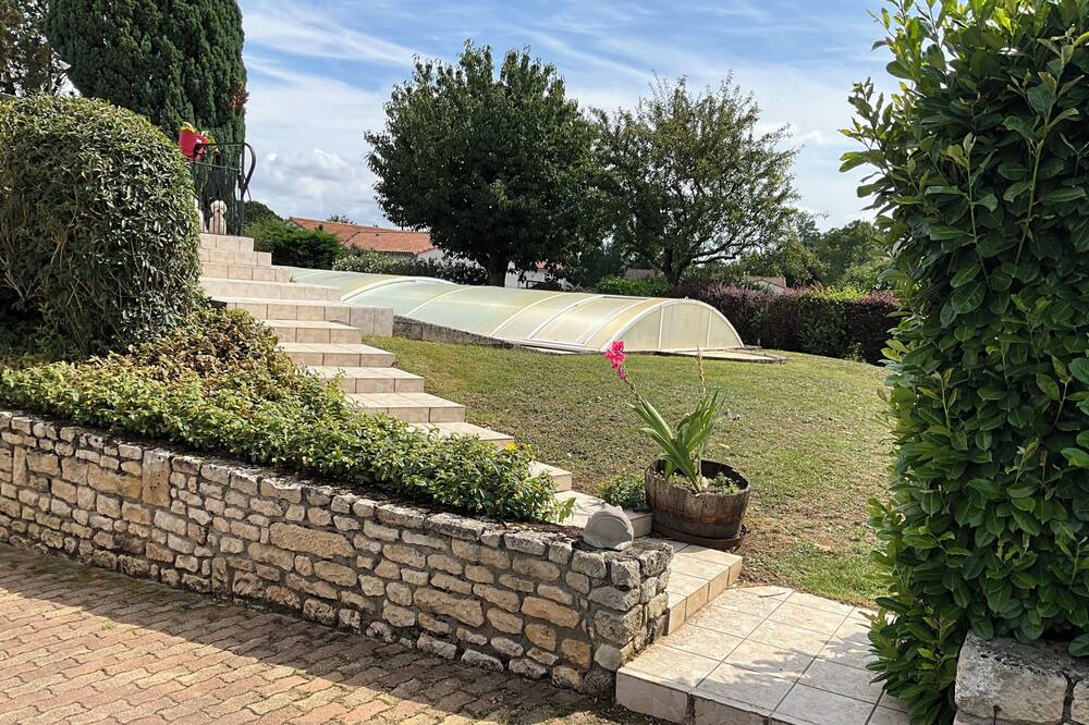 Photo of Outdoor in Sainte-Ouenne