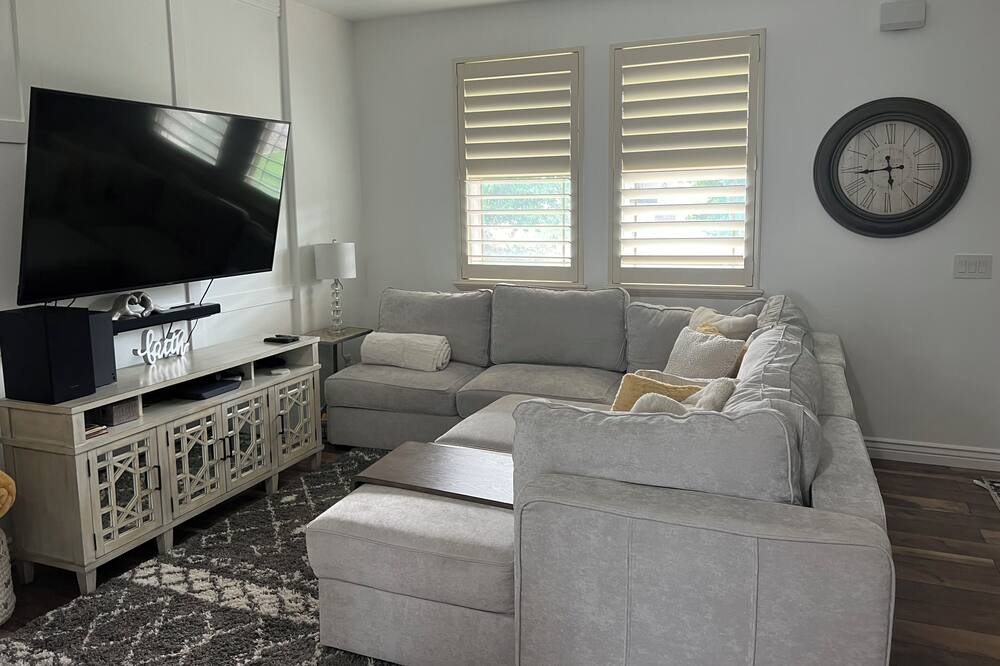 Photo of Livingroom in North Salt Lake