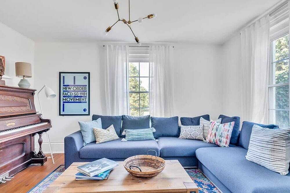 Photo of Livingroom in Picton