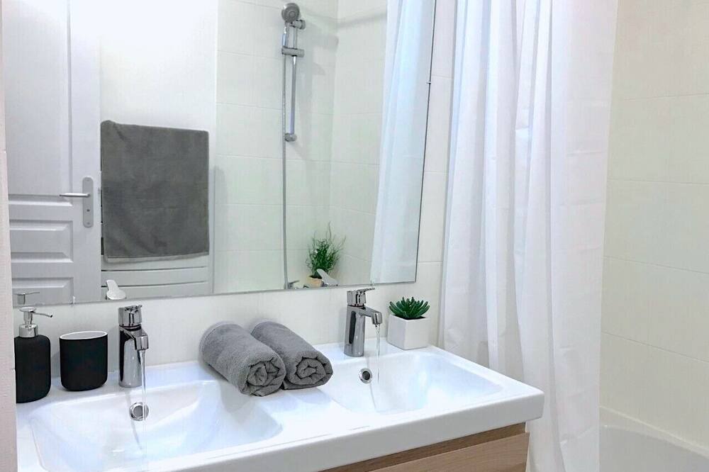 Photo of Bathroom in Fontaine-Bayonne-Cartoucherie