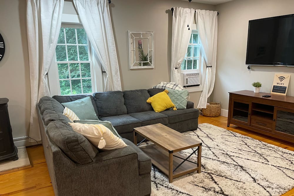 Photo of Livingroom in Tolland