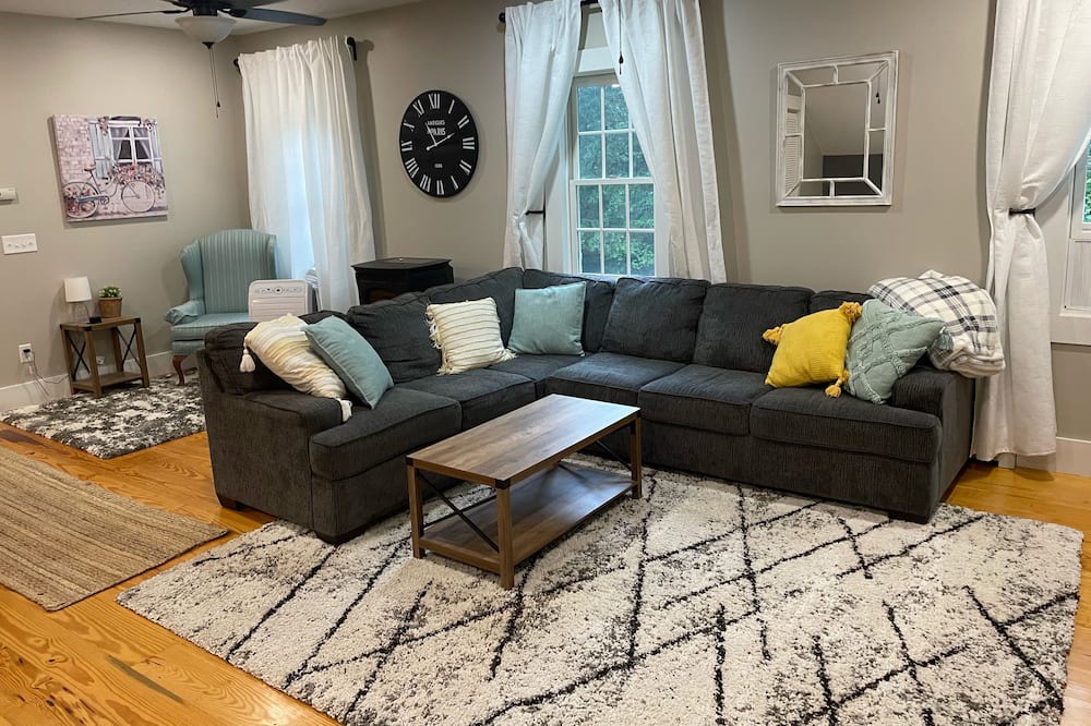 Photo of Livingroom in Tolland