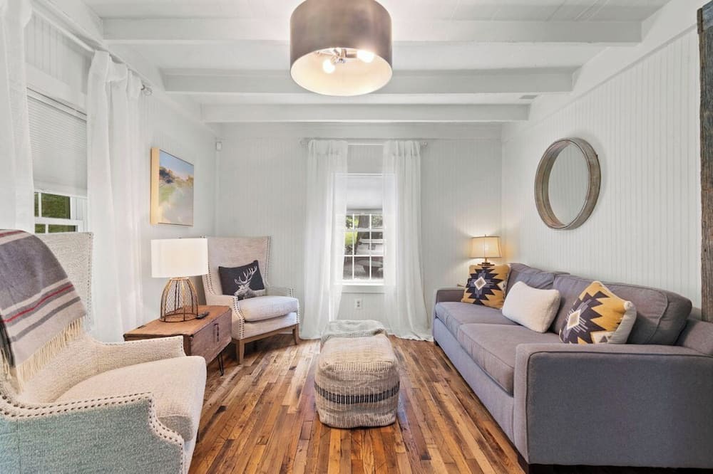 Photo of Livingroom in Versailles