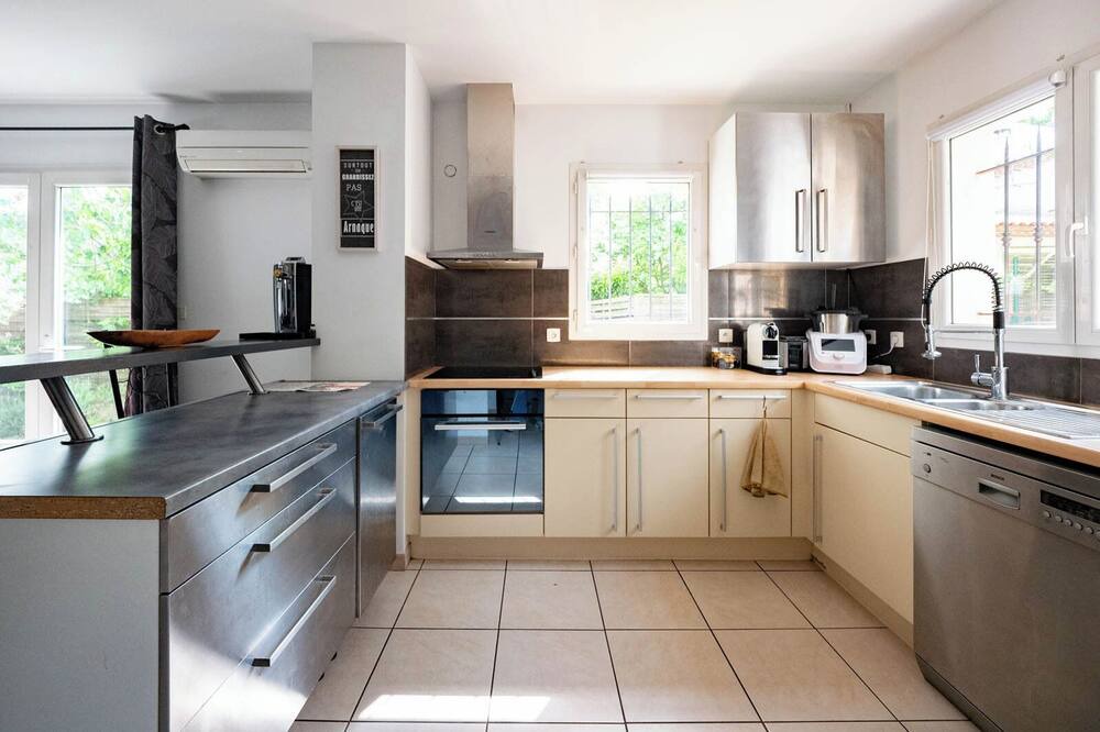 Photo of Kitchen in Saint-Paul-et-Valmalle