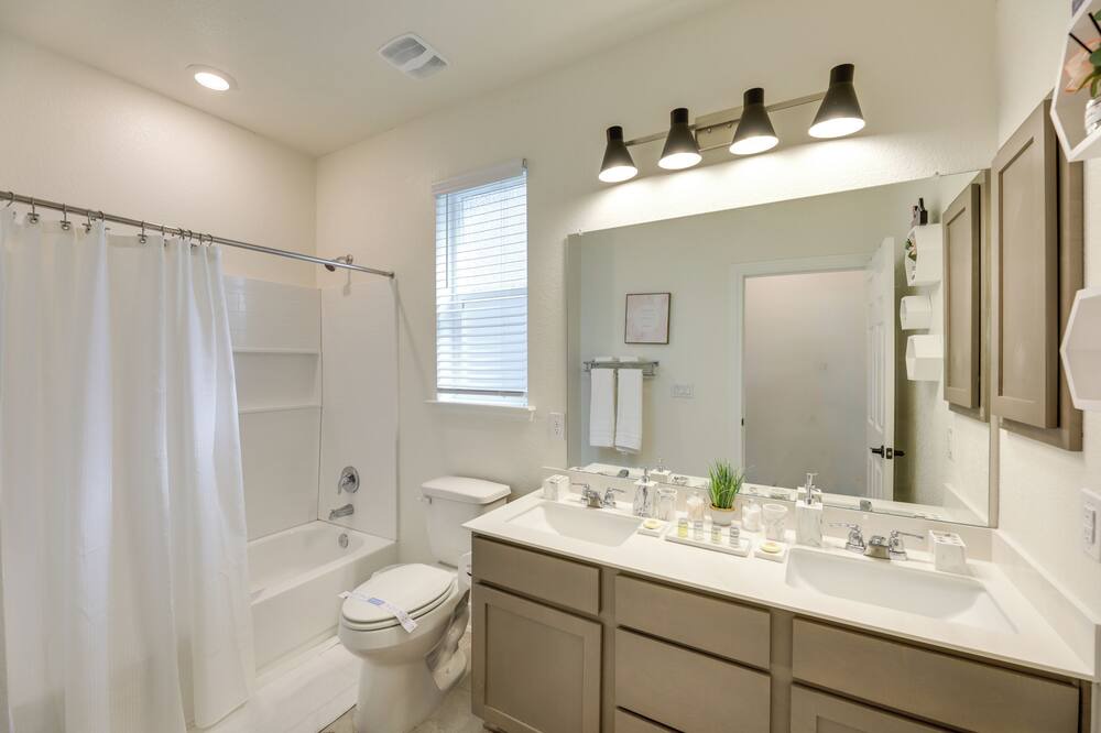 Photo of Bathroom in Vista Del Pueblo