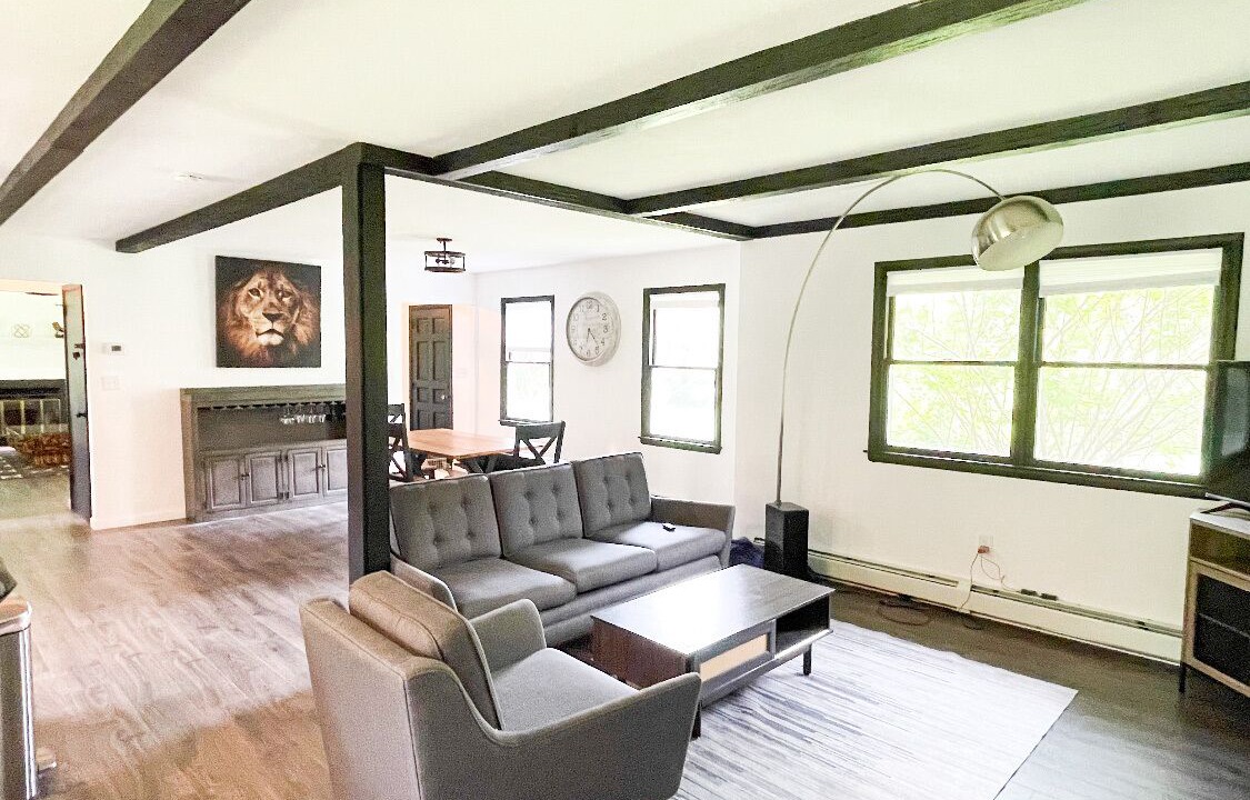 Photo of Livingroom in Jeffersonville