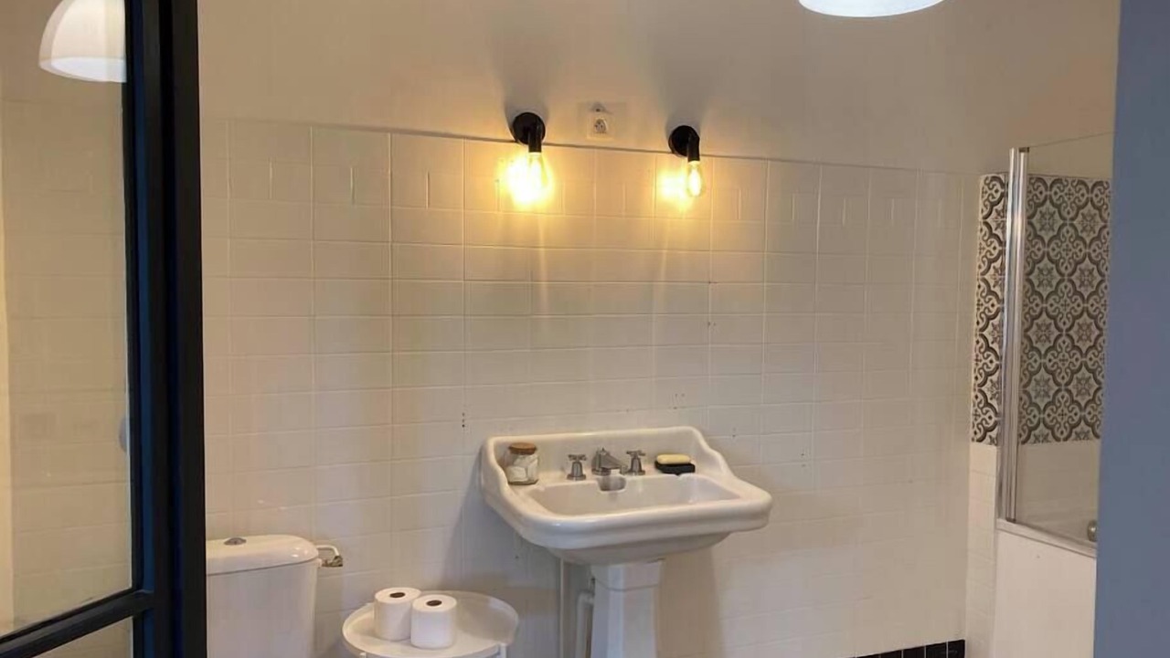 Photo of Bathroom in Gare
