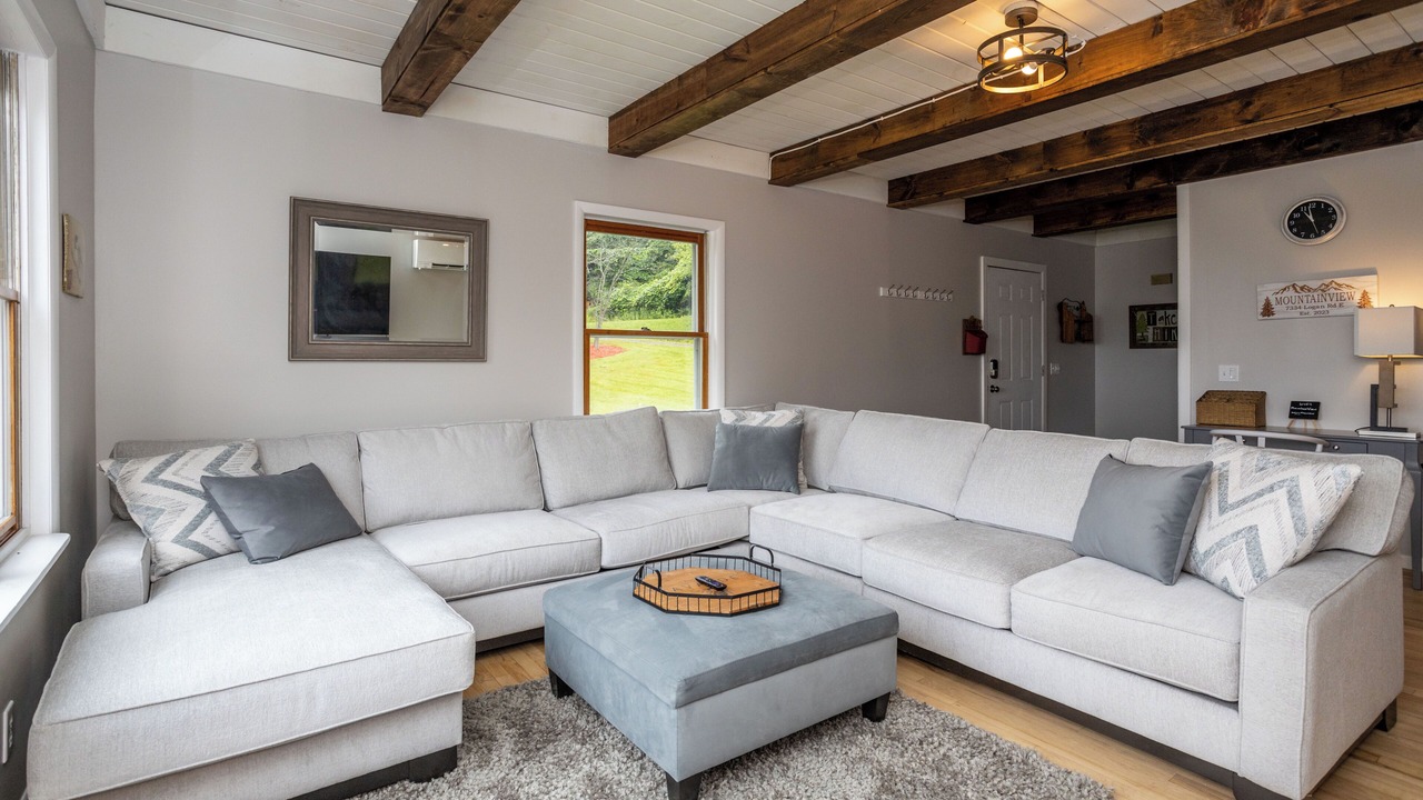 Photo of Livingroom in Bristol Hills