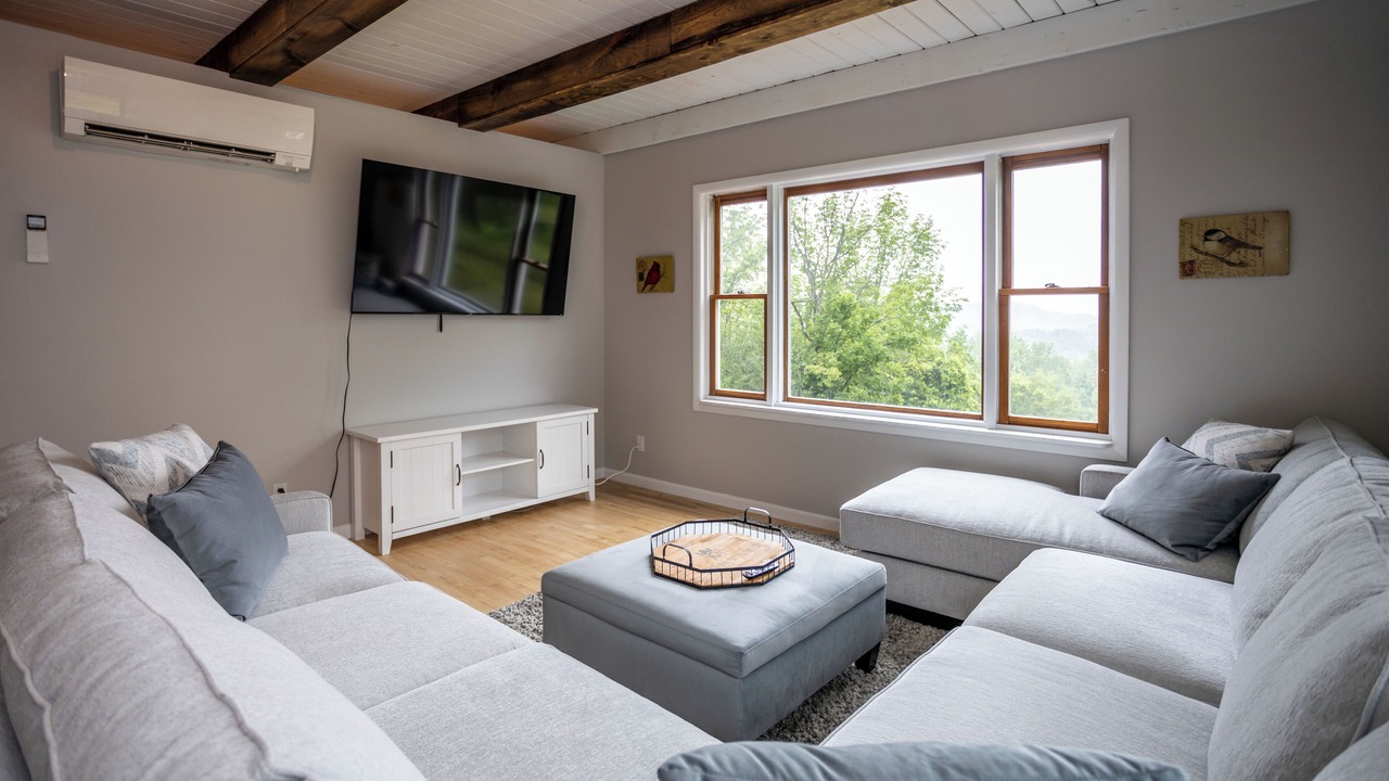 Photo of Livingroom in Bristol Hills