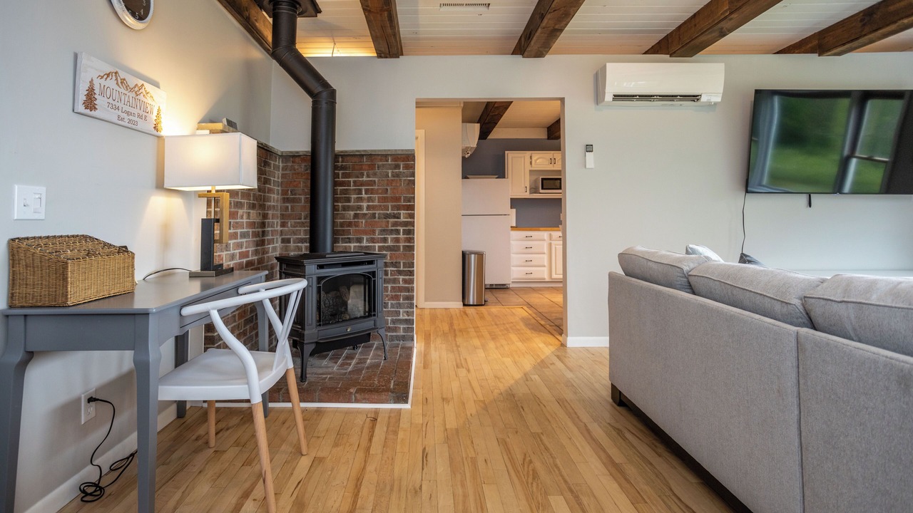 Photo of Livingroom in Bristol Hills