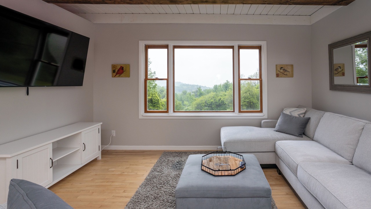 Photo of Livingroom in Bristol Hills