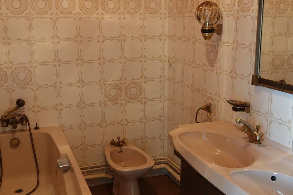 Photo of Bathroom in Lamothe