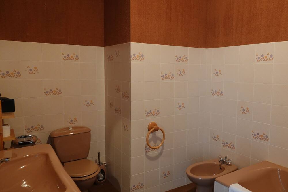 Photo of Bathroom in Lamothe