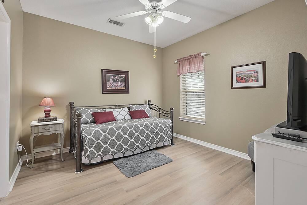 Photo of Bedroom in Southwood Valley