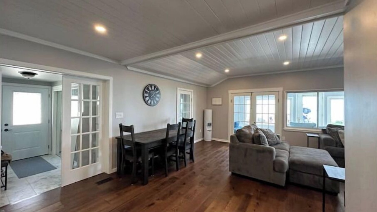 Photo of Livingroom in Amherstburg