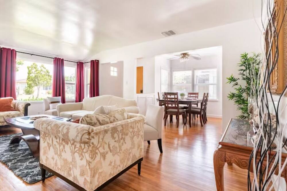 Photo of Livingroom in Brea