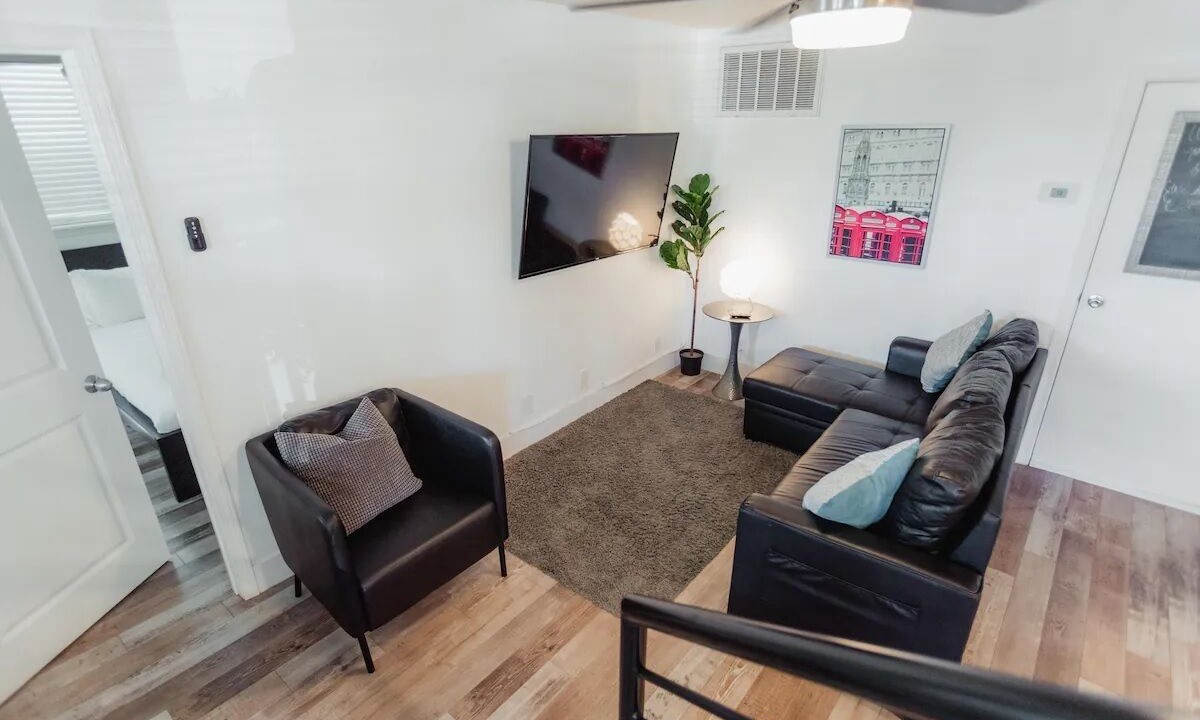 Photo of Livingroom in North Oak Park