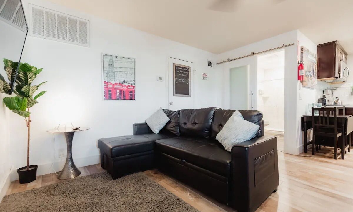 Photo of Livingroom in North Oak Park