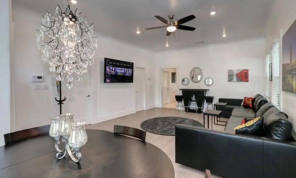 Photo of Livingroom in North Oak Park