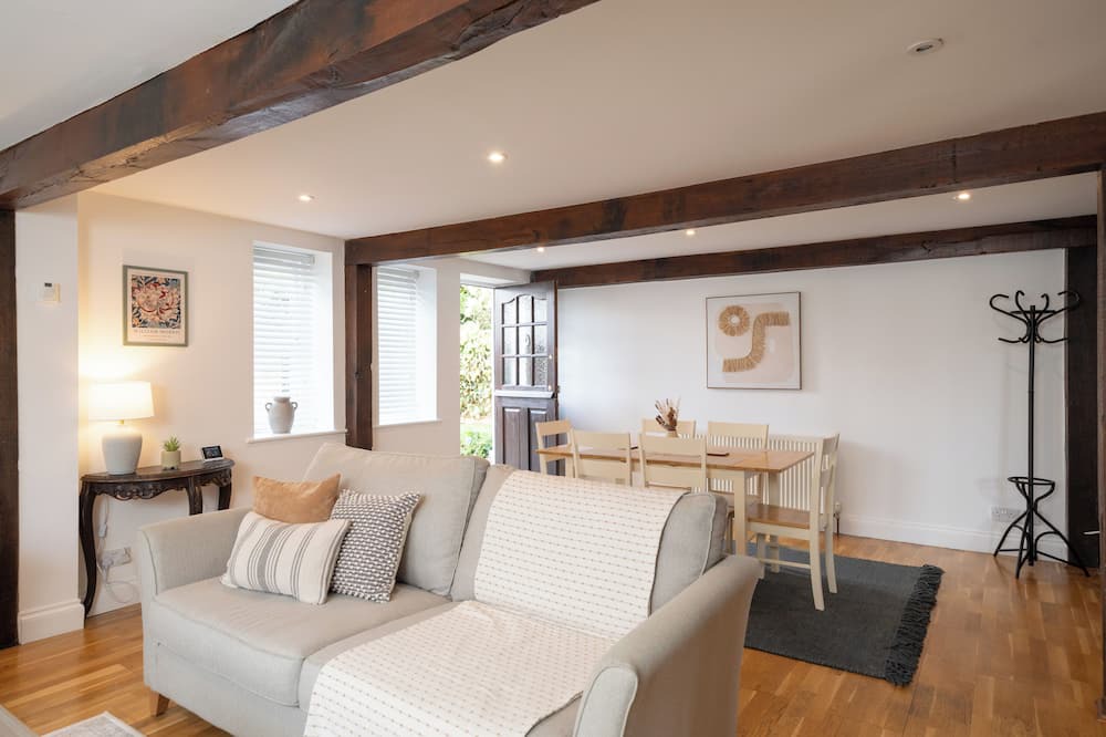 Photo of Livingroom in Five Oak Green