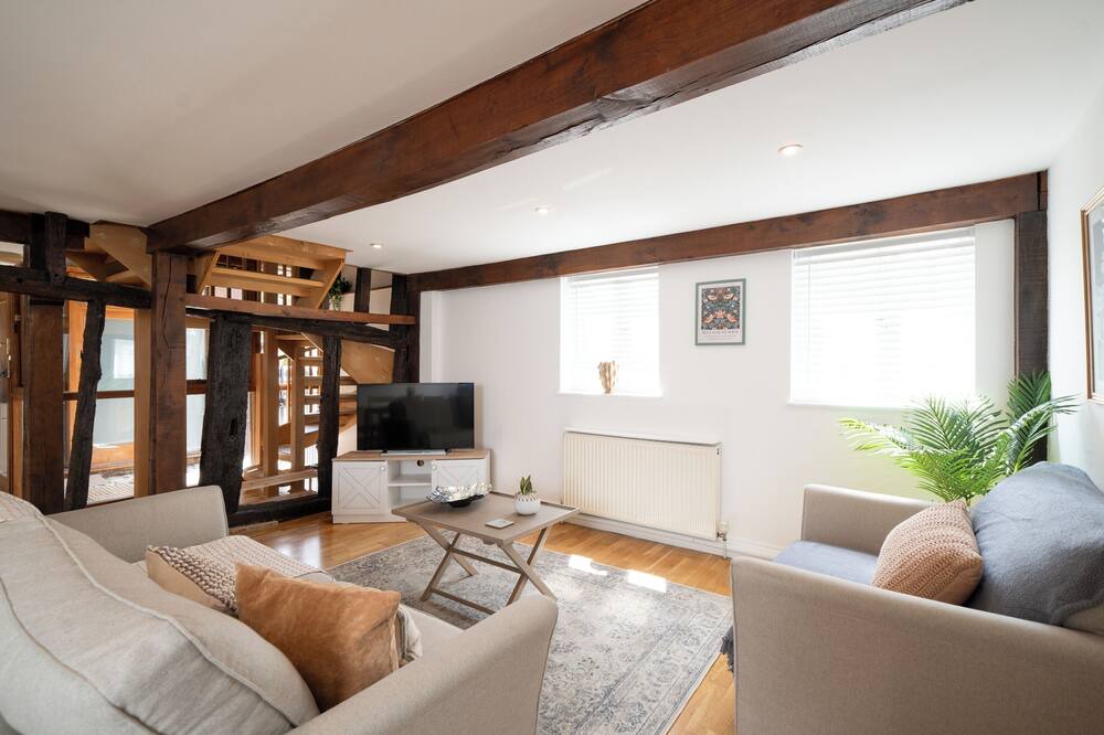 Photo of Livingroom in Five Oak Green