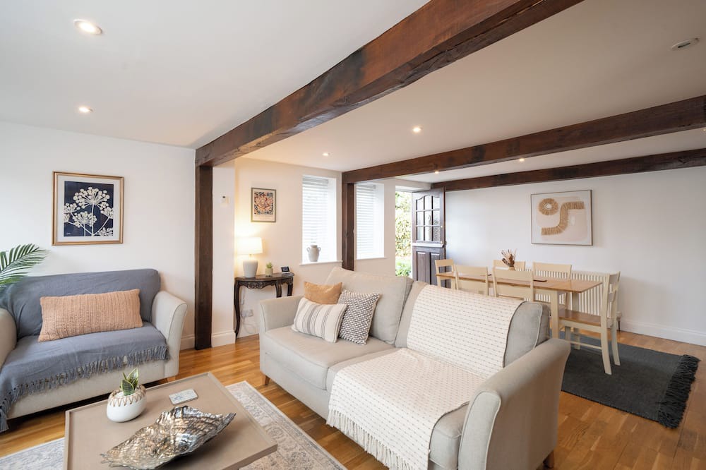 Photo of Livingroom in Five Oak Green