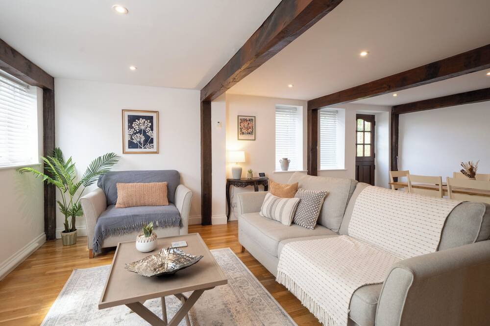 Photo of Livingroom in Five Oak Green