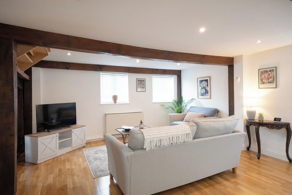 Photo of Livingroom in Five Oak Green