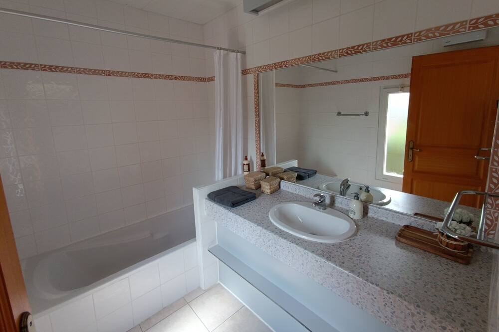 Photo of Bathroom in Quillan