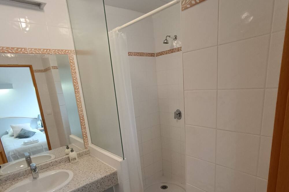 Photo of Bathroom in Quillan