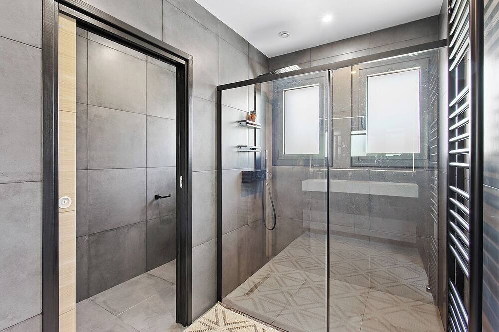 Photo of Bathroom in Saint-Sebastien-sur-Loire
