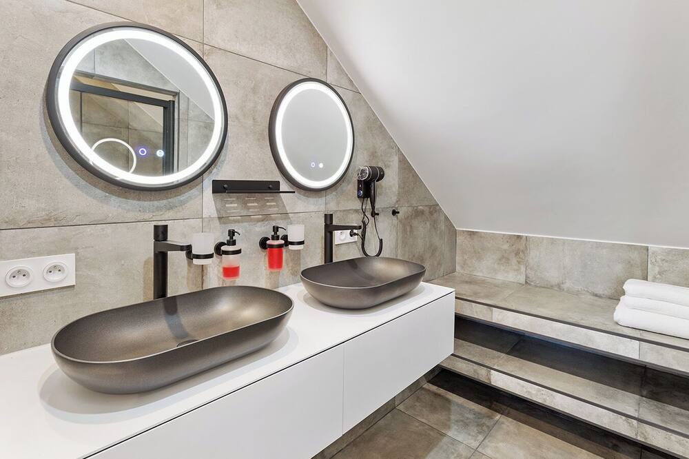 Photo of Bathroom in Saint-Sebastien-sur-Loire