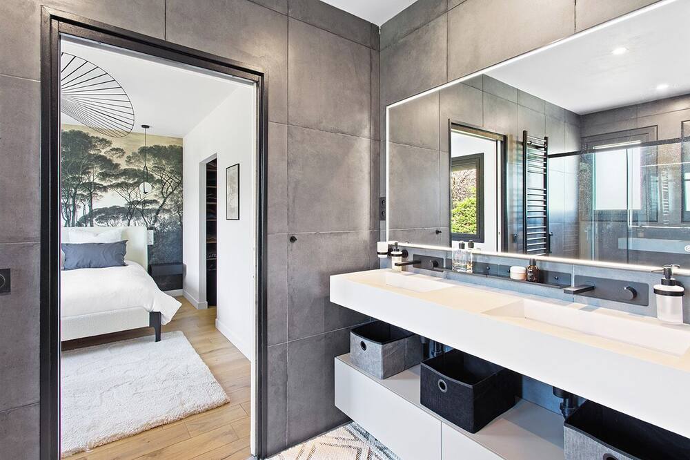 Photo of Bathroom in Saint-Sebastien-sur-Loire